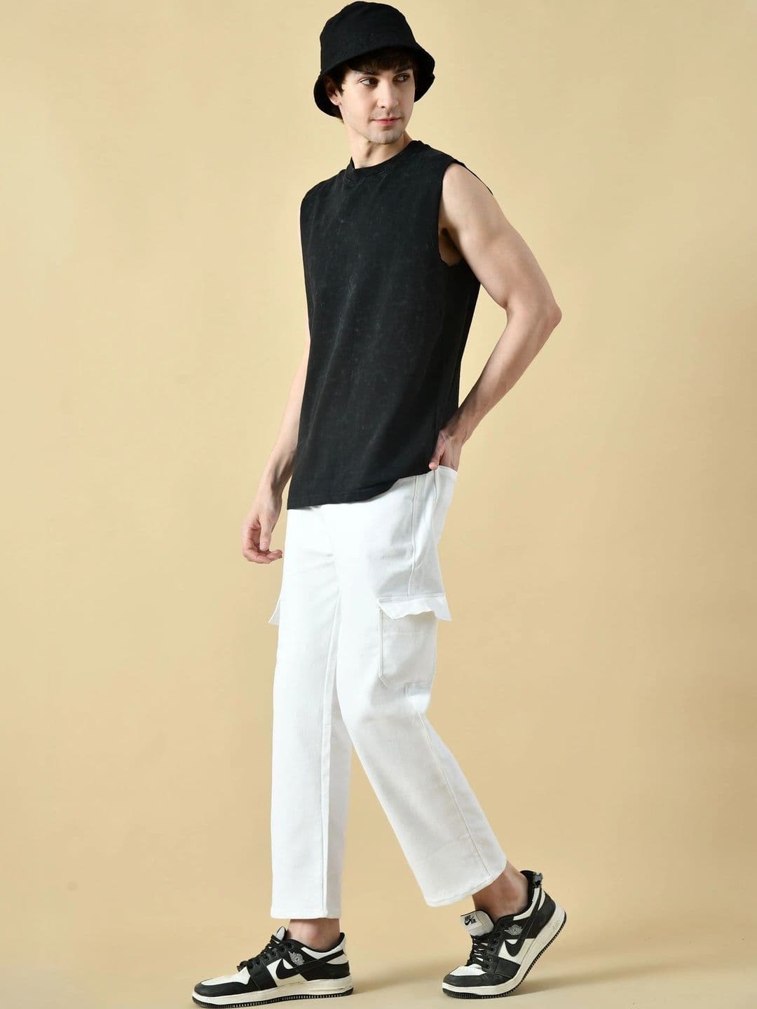 HERE&NOW Men's Mid-Rise White Cargo Straight Fit Jeans with Flap Pockets thumbnail 4