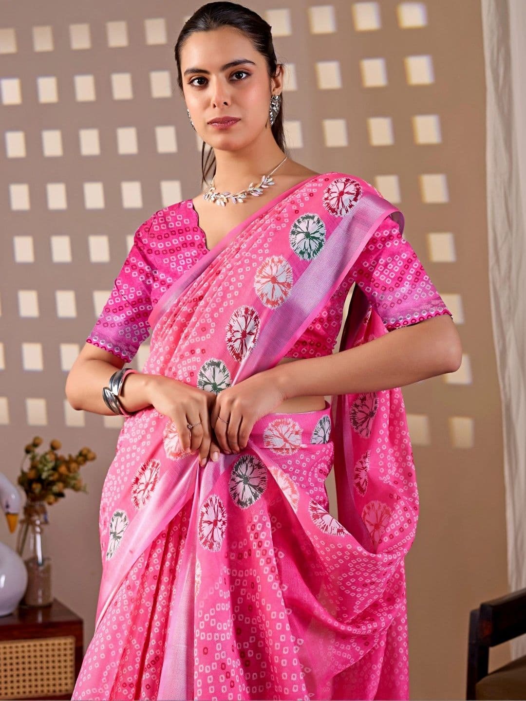 DIVASTRI Bandhani Zari Linen Blend Designer Saree thumbnail 6