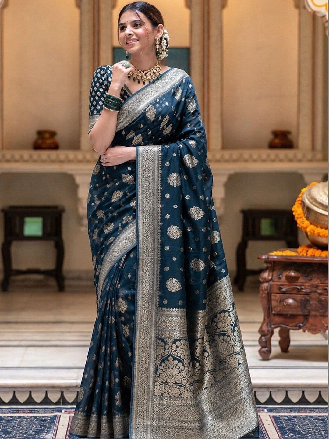 NARIVESH TRENDS Woven Design Zari Silk Cotton Saree thumbnail 2