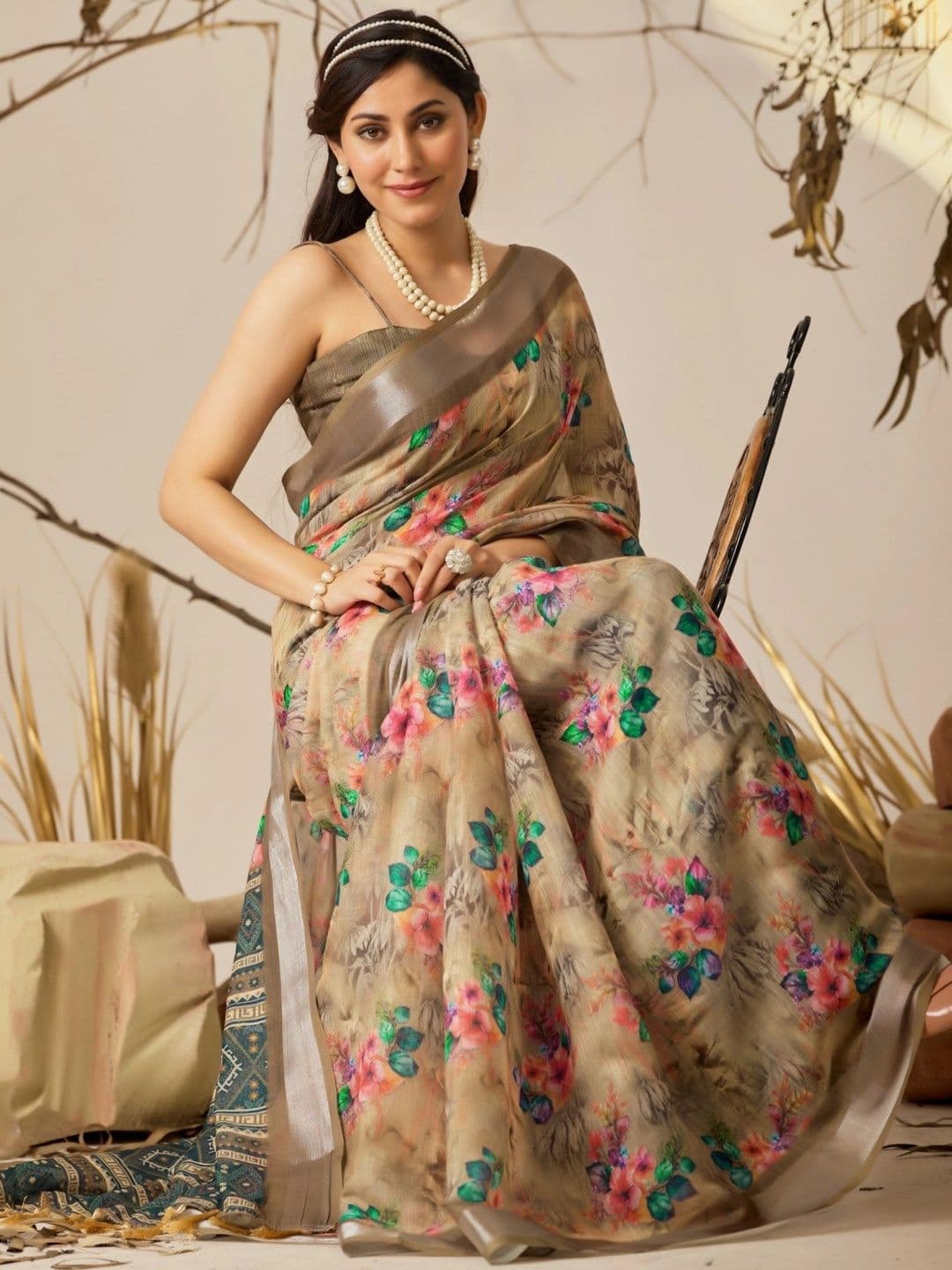 DIVASTRI Floral Zari Linen Blend Designer Saree thumbnail 4