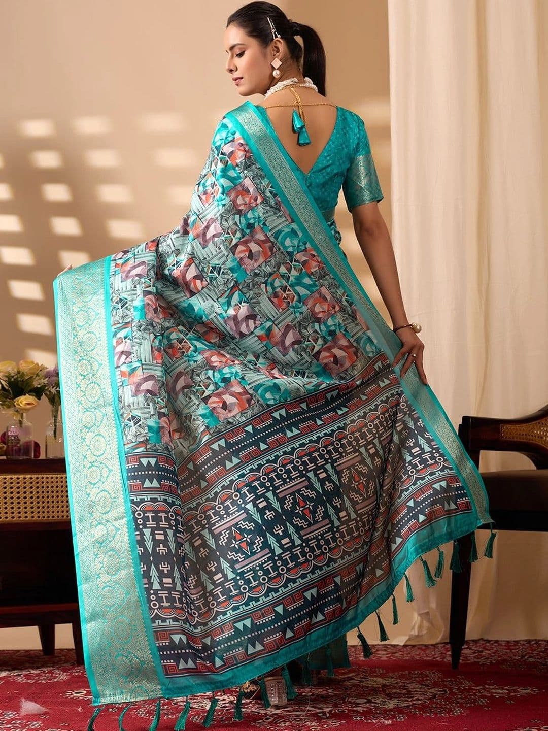 Mitera Zari Silk Blend Designer Saree thumbnail 4