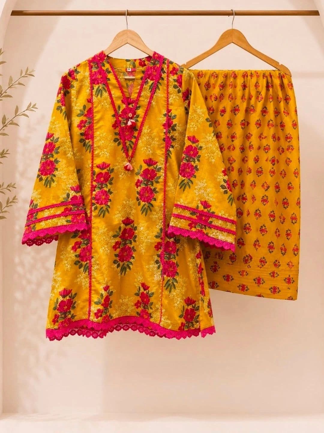 Vama Heritage Women Floral Printed Regular Silk Crepe Kurti with Patiala thumbnail 4