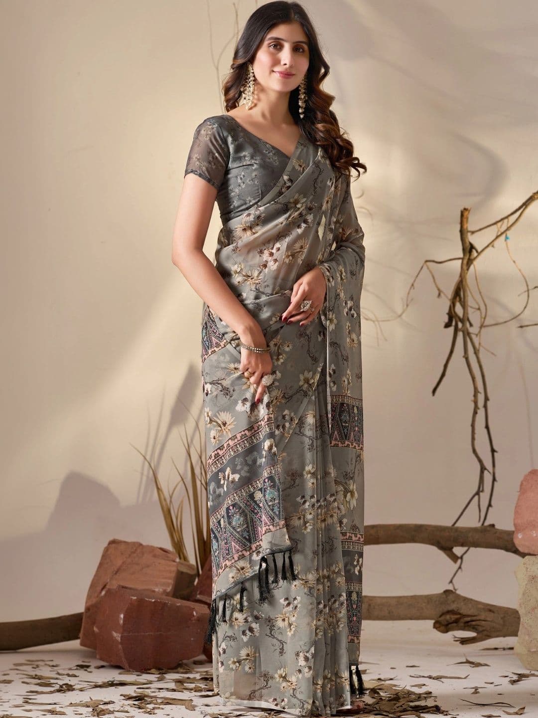 DIVASTRI Floral Poly Georgette Designer Saree thumbnail 5