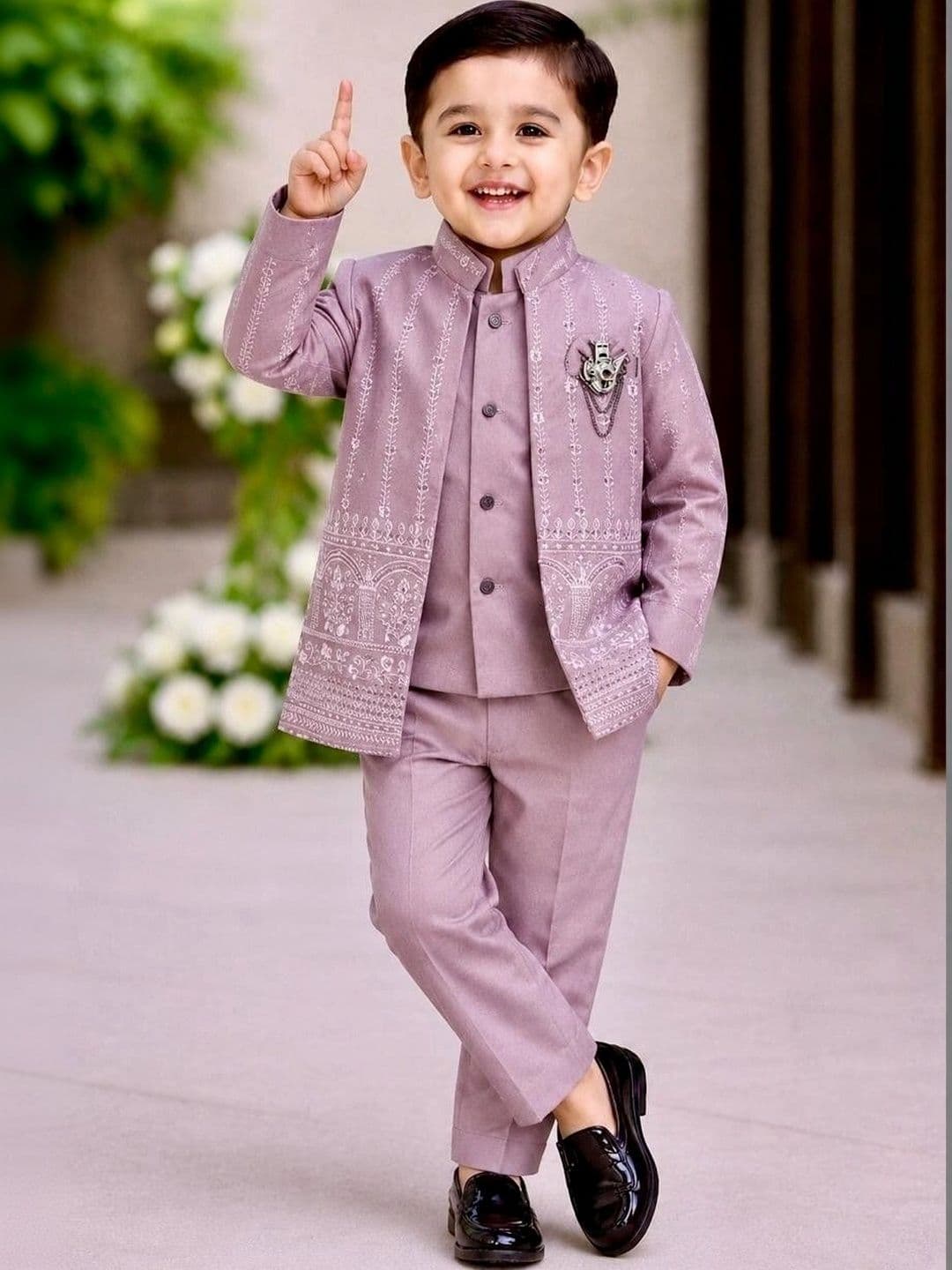 ELITE TRENDZZ Boys Embroidered Mandarin Collar Sherwani Set - view 1
