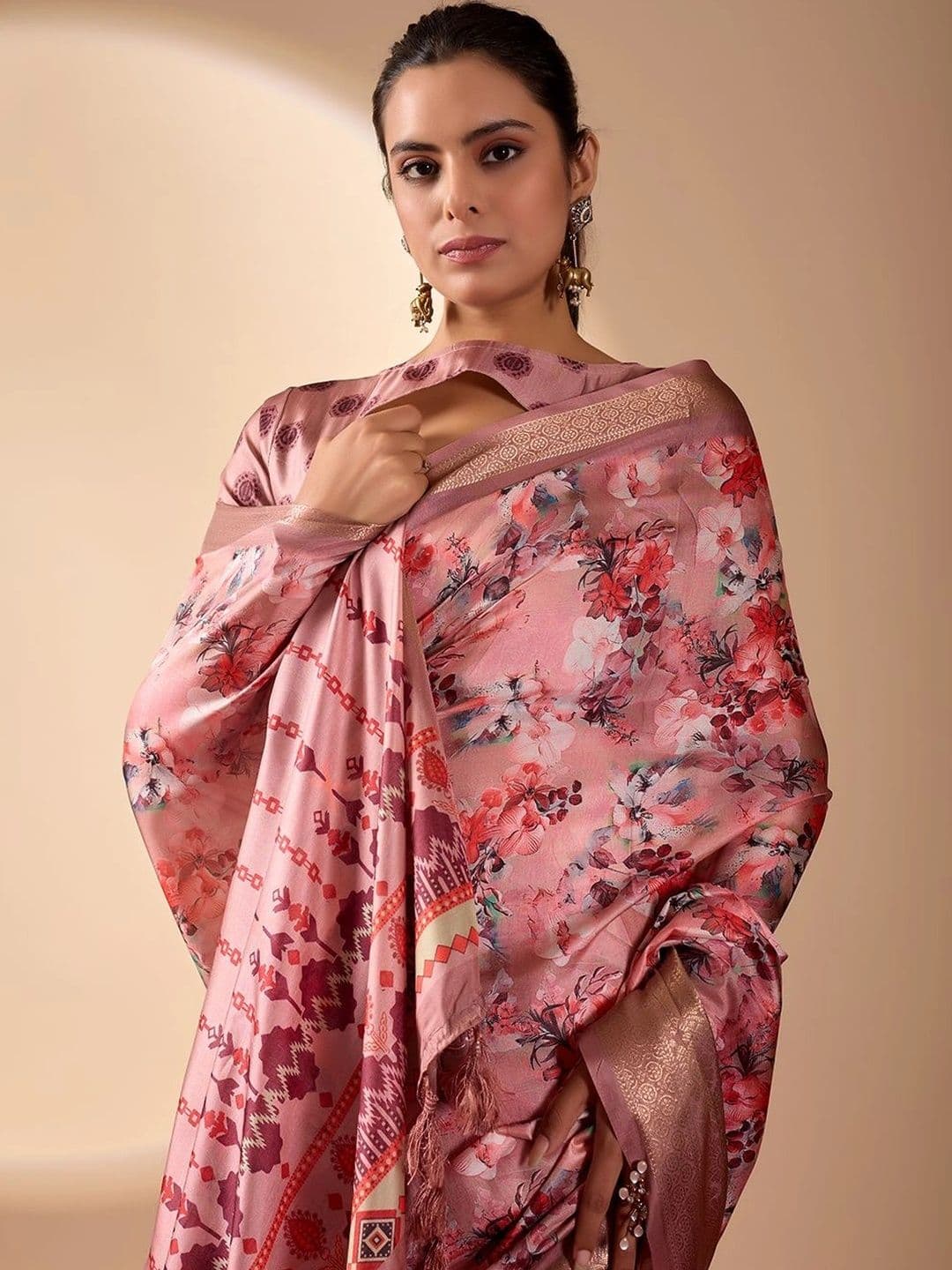 DIVASTRI Floral Zari Silk Blend Designer Saree thumbnail 7