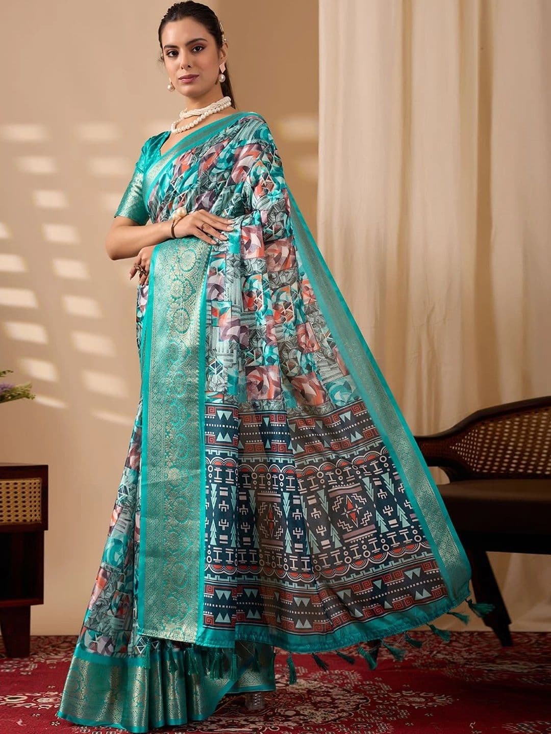 Mitera Zari Silk Blend Designer Saree thumbnail 2