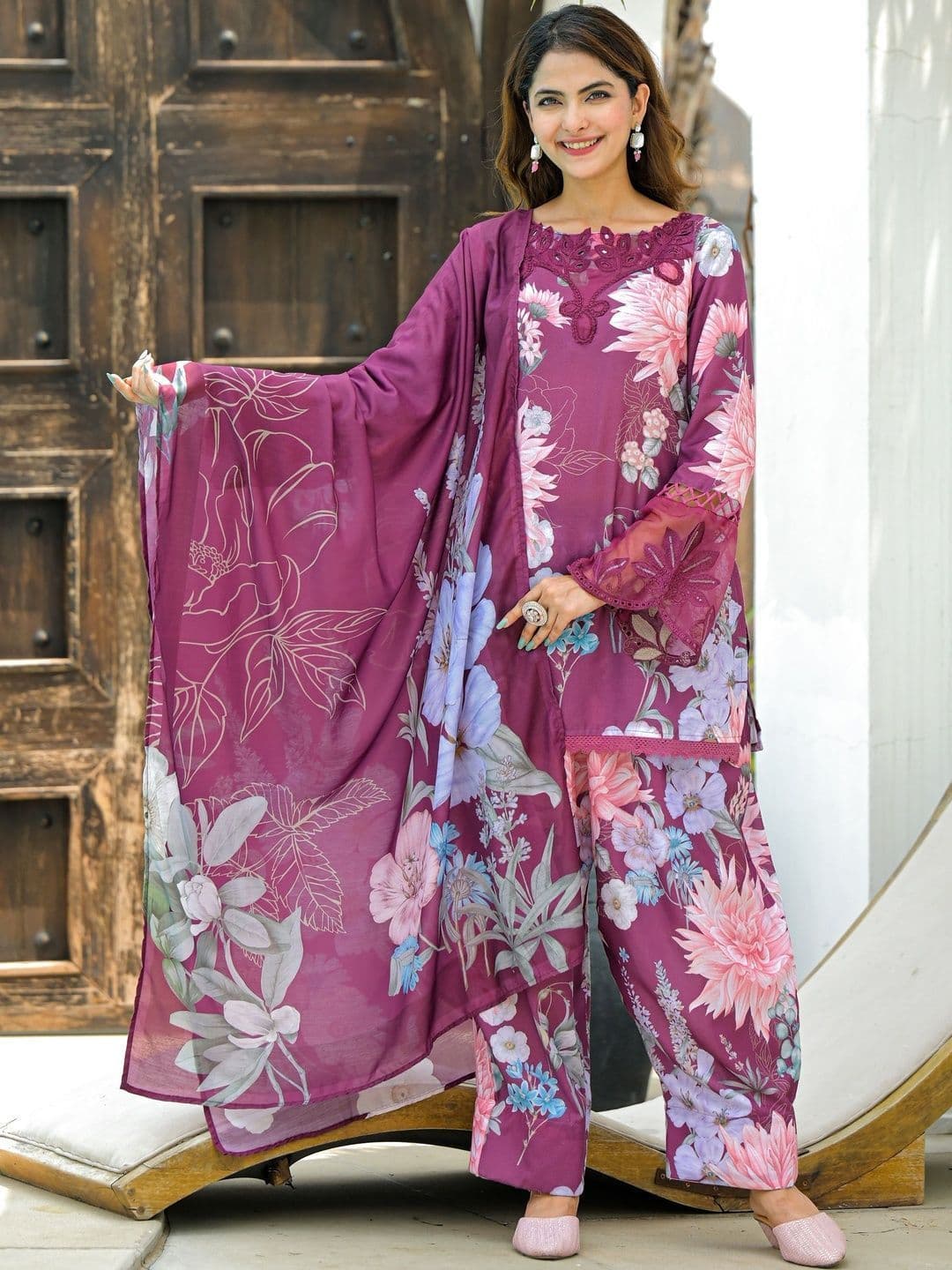 AARAAS Women Floral Printed Regular Kurta with Palazzos and Dupatta - view 1