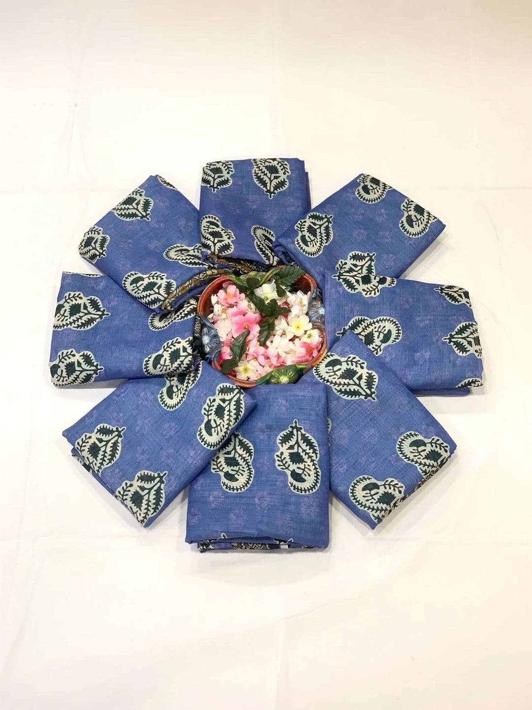 7Eleven Fashion Woven Design Zari Art Silk Banarasi Saree thumbnail 4