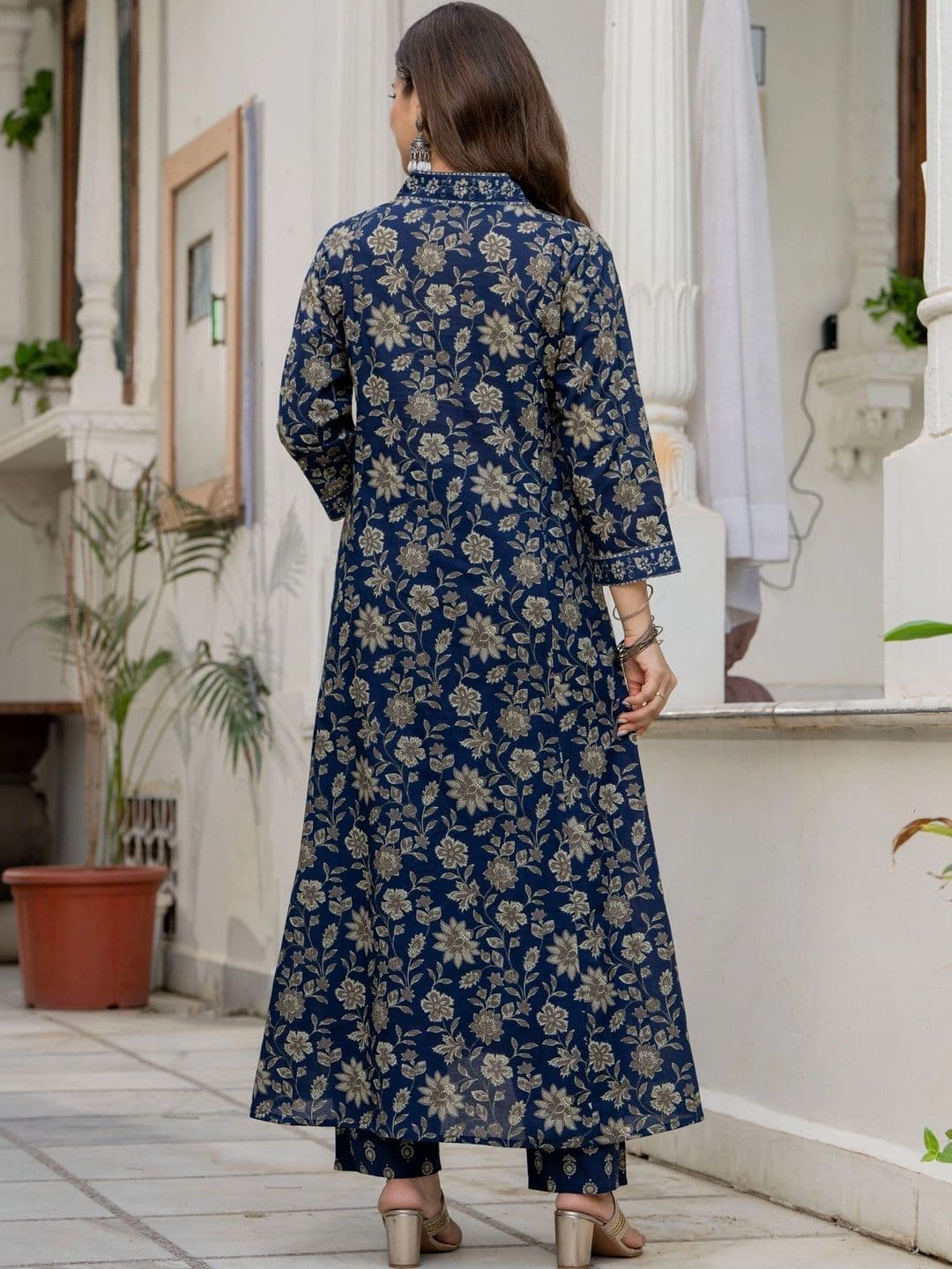 PARTHVI Women Floral Printed Regular Pure Cotton Kurta with Trousers & With Dupatta thumbnail 7