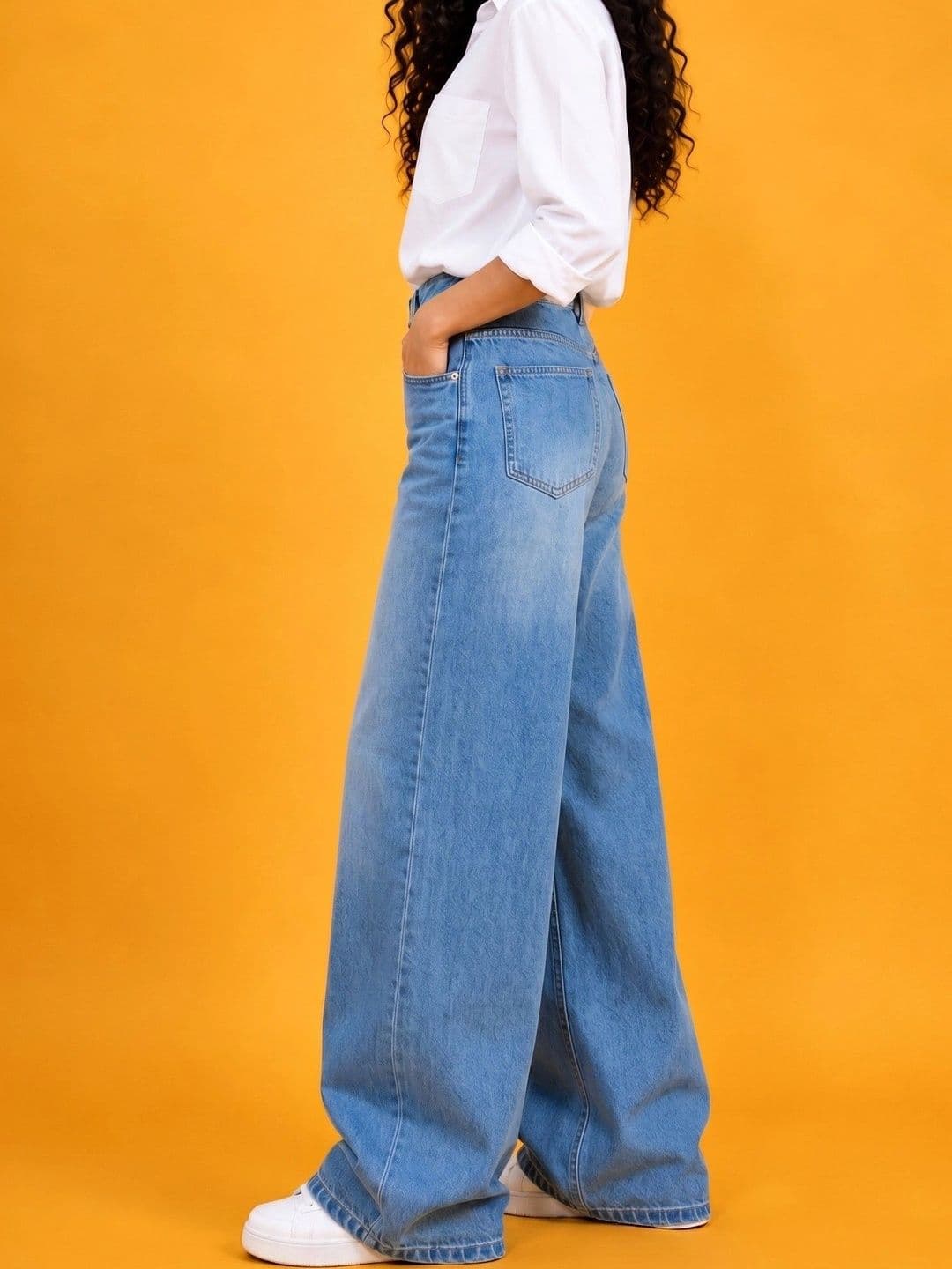 zayla Women Jean High-Rise Light Fade Jeans thumbnail 4