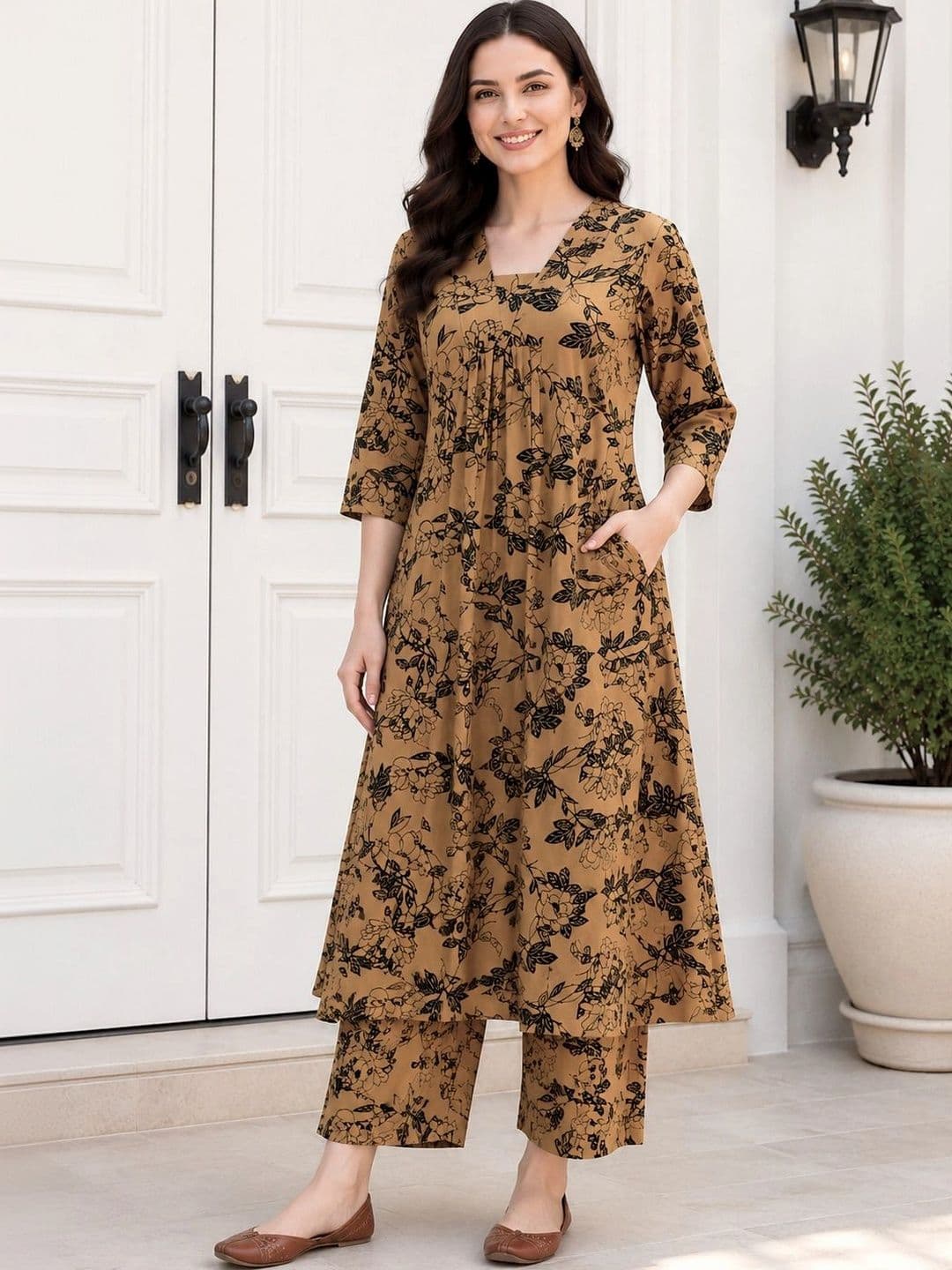 HIVA TRENDZ Women Floral Printed Regular Kurta with Trousers thumbnail 3