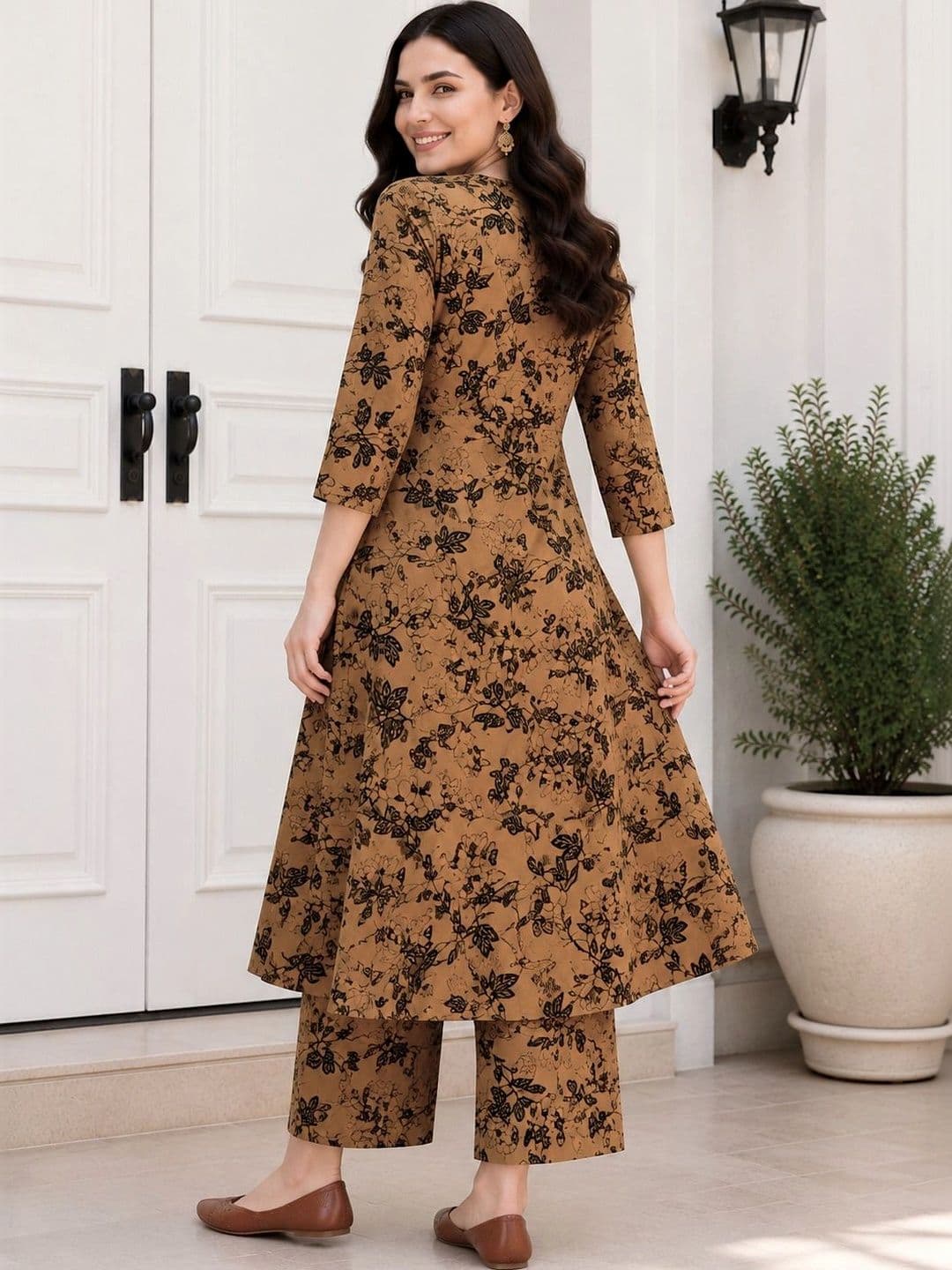 HIVA TRENDZ Women Floral Printed Regular Kurta with Trousers thumbnail 5