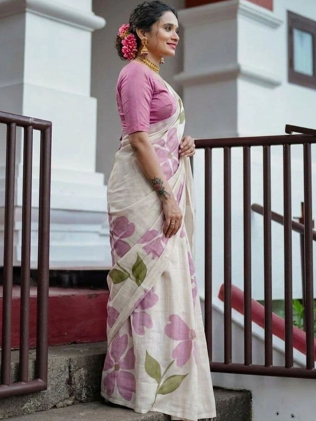 Aaishvyapparels Floral Zari Linen Blend Saree thumbnail 7