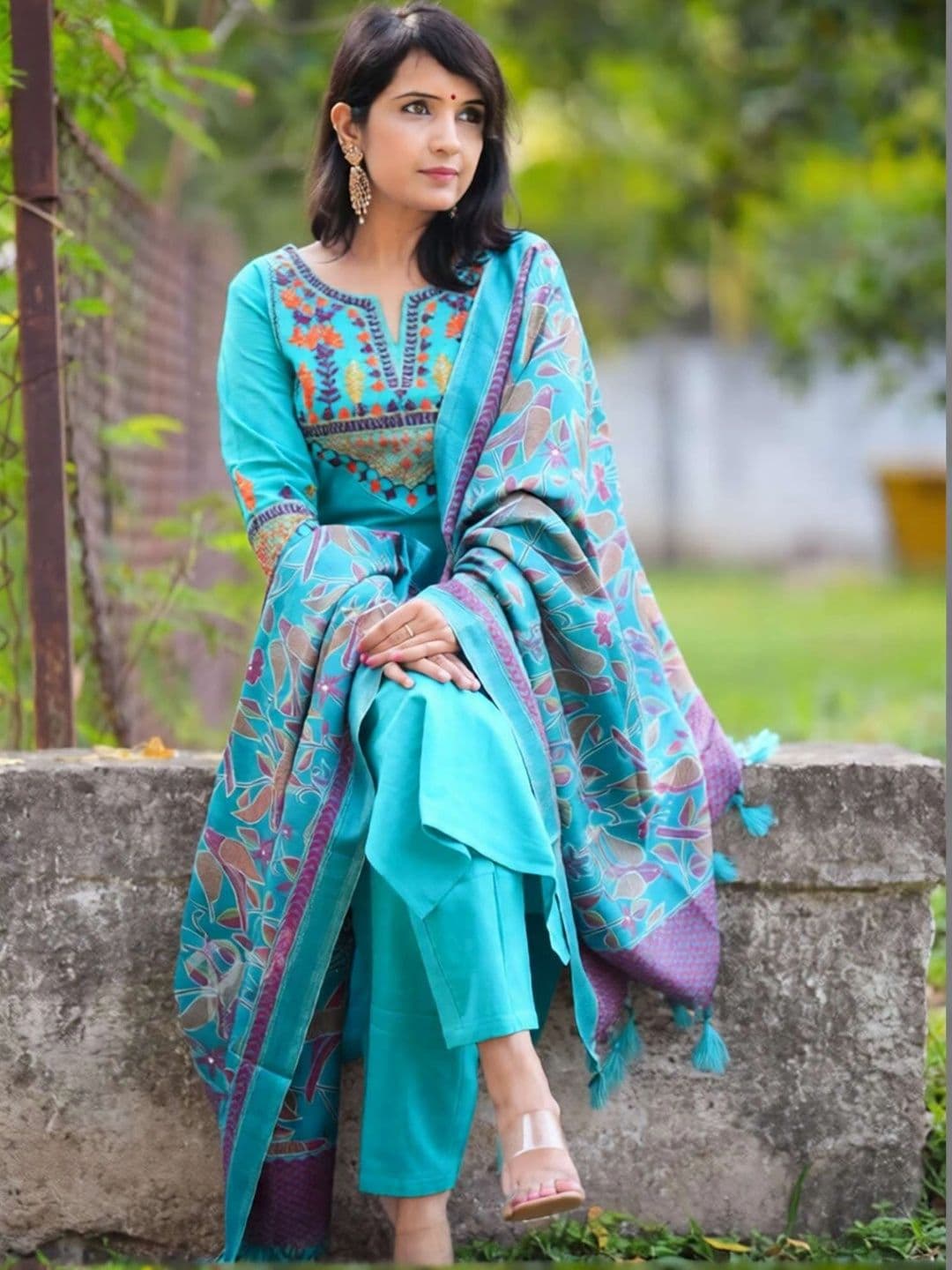 Piludi Women Ethnic Motifs Embroidered Regular Thread Work Kurta with Trousers & With Dupatta thumbnail 4