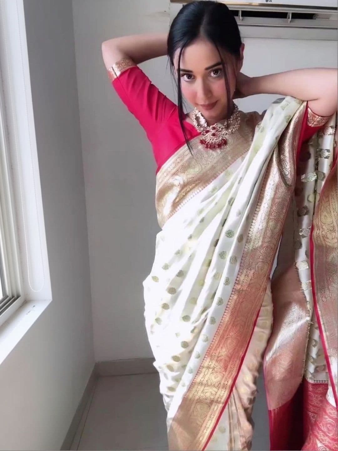 GMK Fashions Woven Design Zari Art Silk Banarasi Saree thumbnail 4