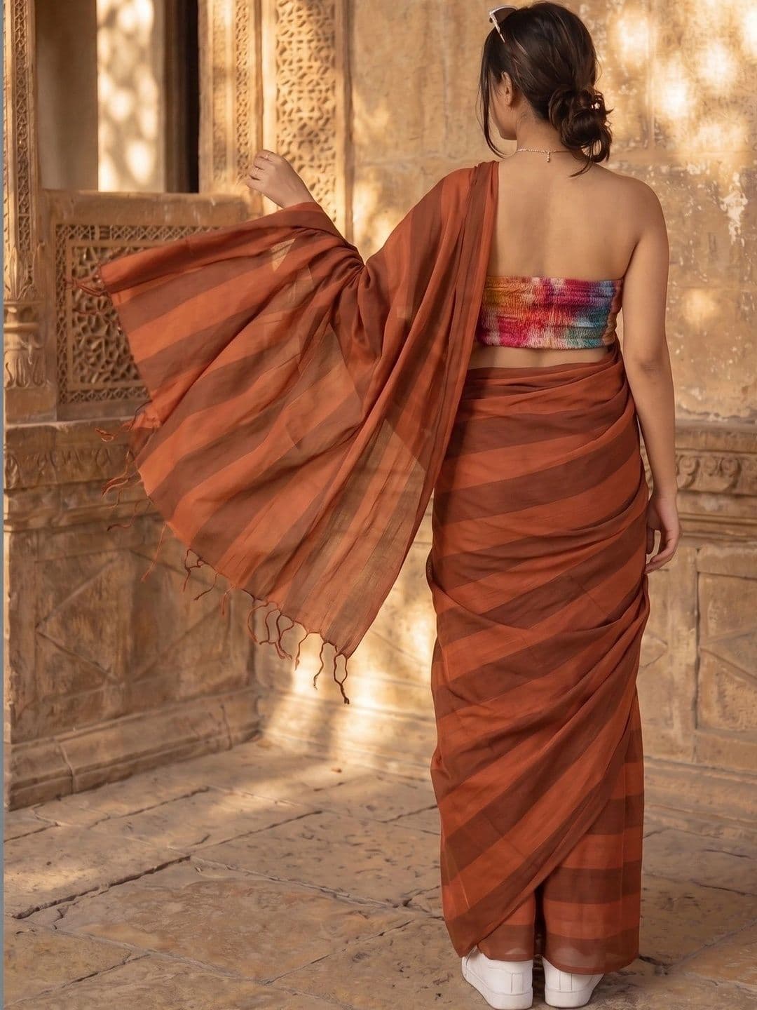 YASHASVI FASHION Woven Design Zari Linen Blend Saree thumbnail 3