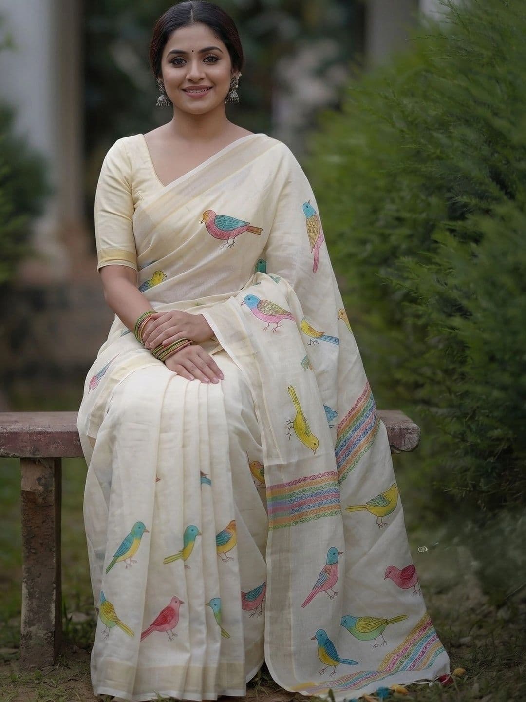 Eecoo Woven Design Zari Linen Blend Saree thumbnail 6