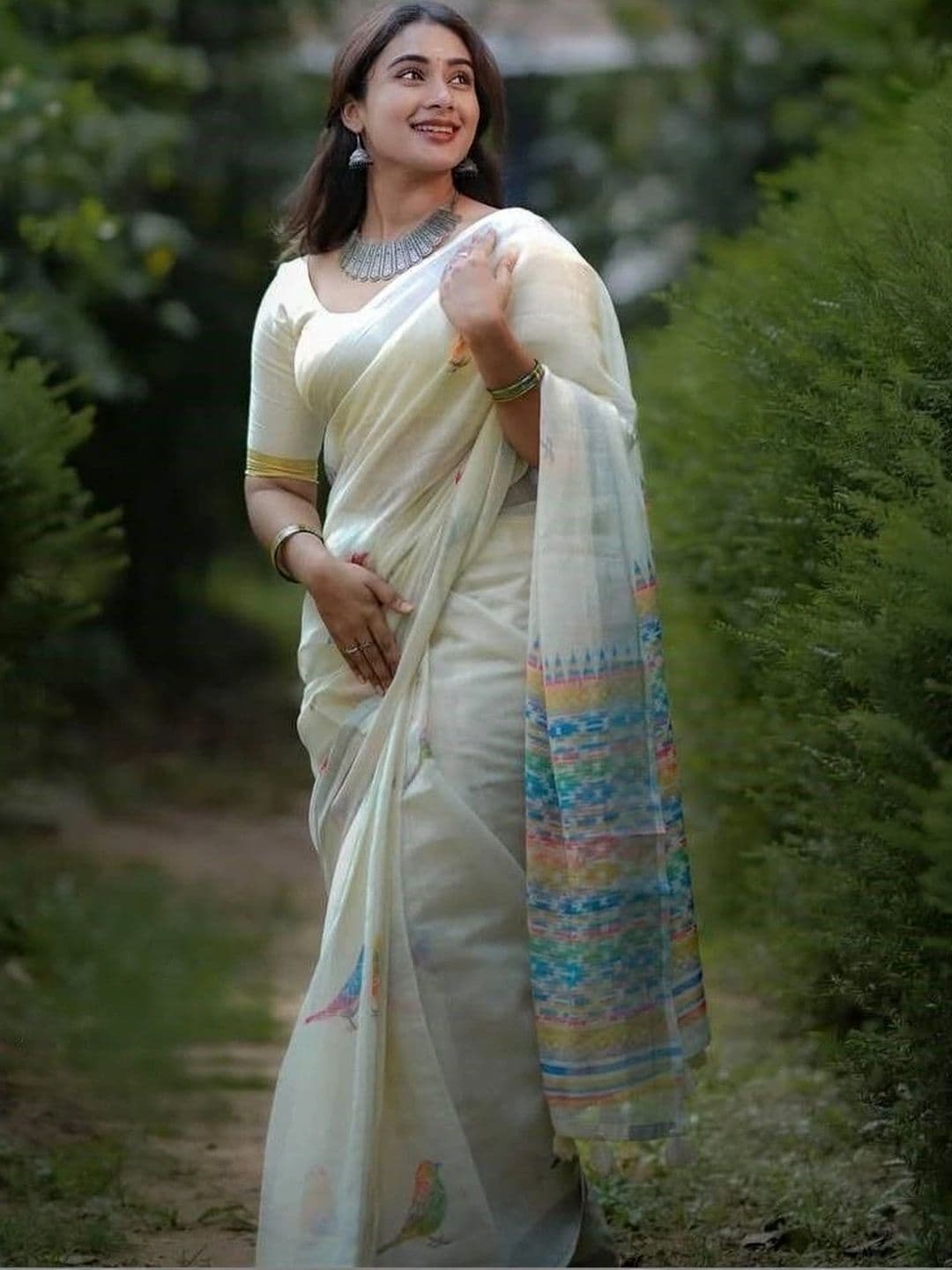 Bhagirath Fashion Woven Design Zari Linen Blend Saree thumbnail 4