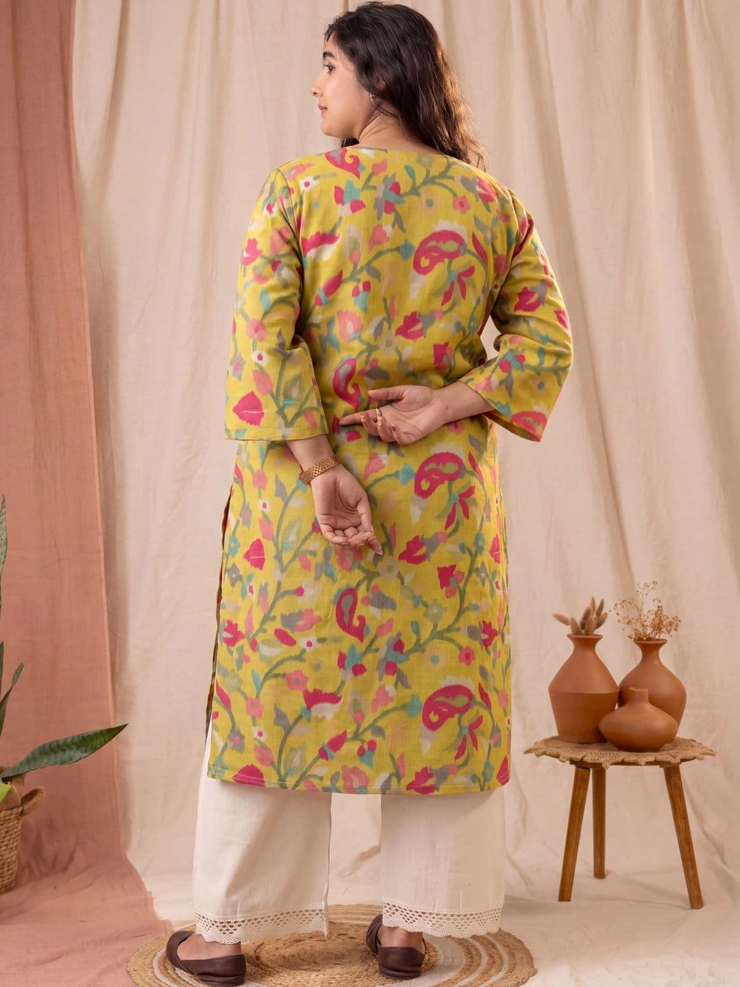 Amthi Women Floral Printed Indie Florals Kurta thumbnail 5