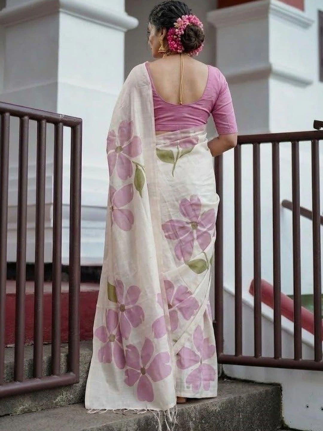 Vmdesigns Floral Zari Linen Blend Saree thumbnail 7
