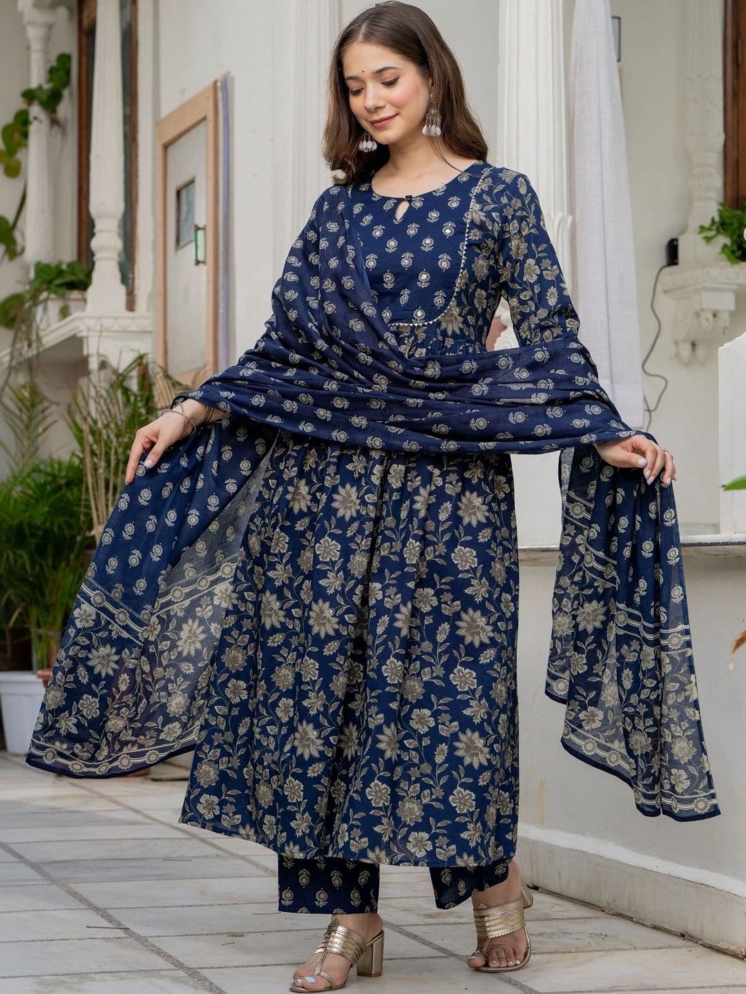 PARTHVI Women Floral Printed Empire Mirror Work Pure Cotton Kurta with Trousers & With Dupatta thumbnail 6