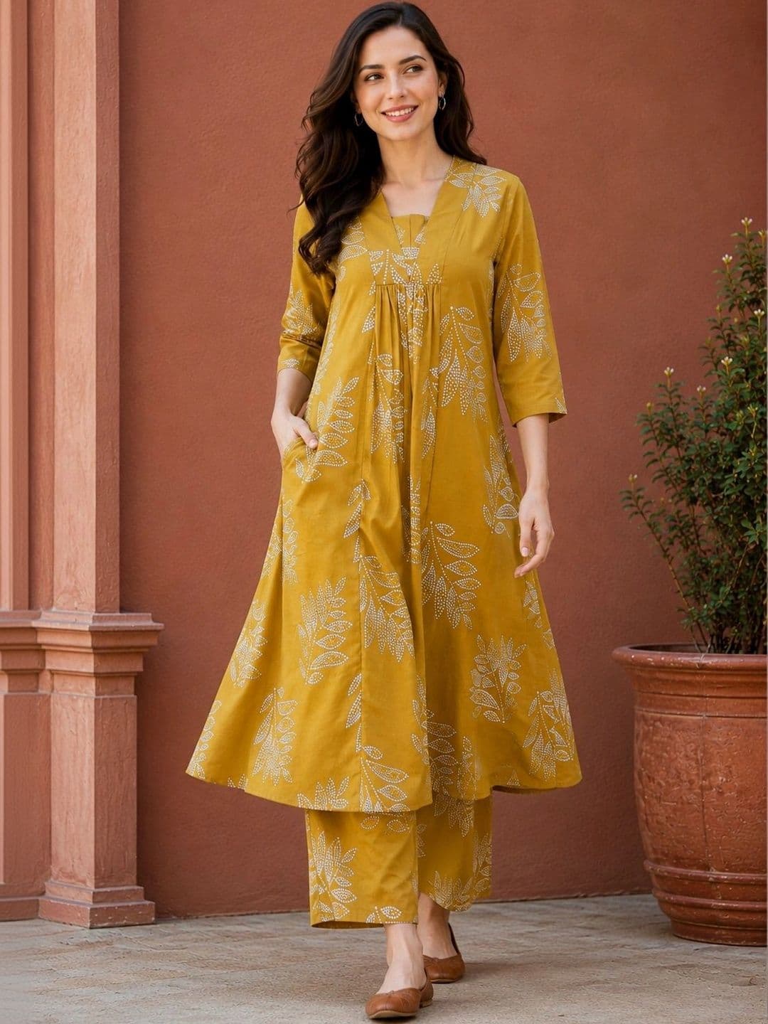 HIVA TRENDZ Women Floral Printed Empire Kurta with Palazzos - view 1