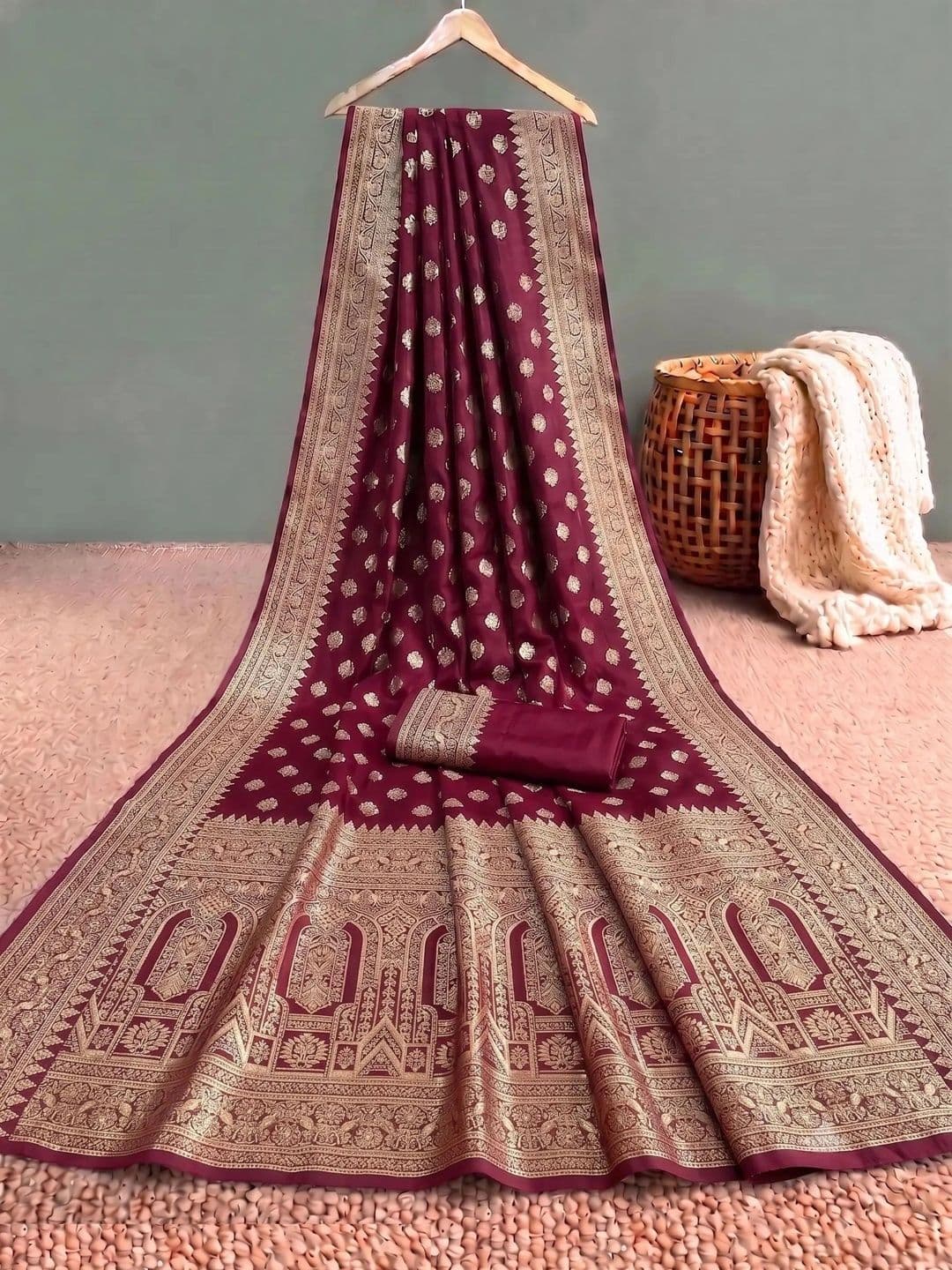 Leafsy Woven Design Zari Art Silk Banarasi Saree thumbnail 5