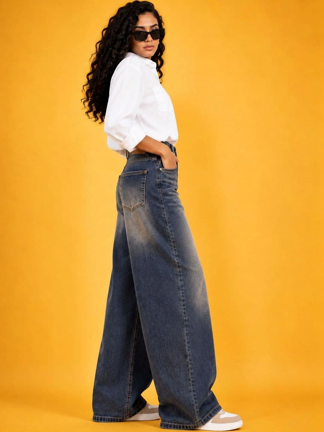 zayla Women Jean High-Rise Low Distress Light Fade Jeans thumbnail 4