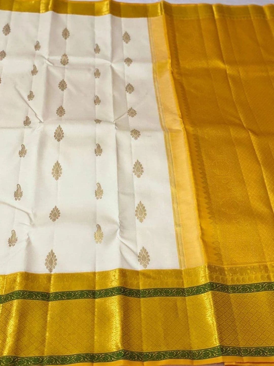 ZARA STAR Paisley Zari Art Silk Banarasi Saree thumbnail 6