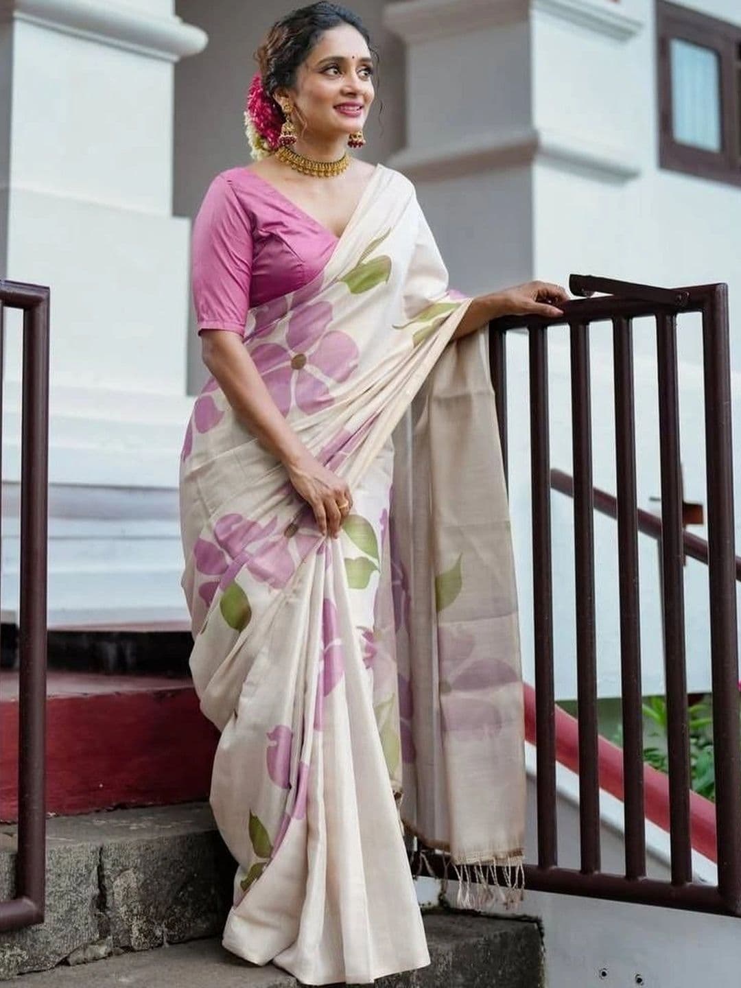 AmiFashion Floral Zari Linen Blend Saree thumbnail 3