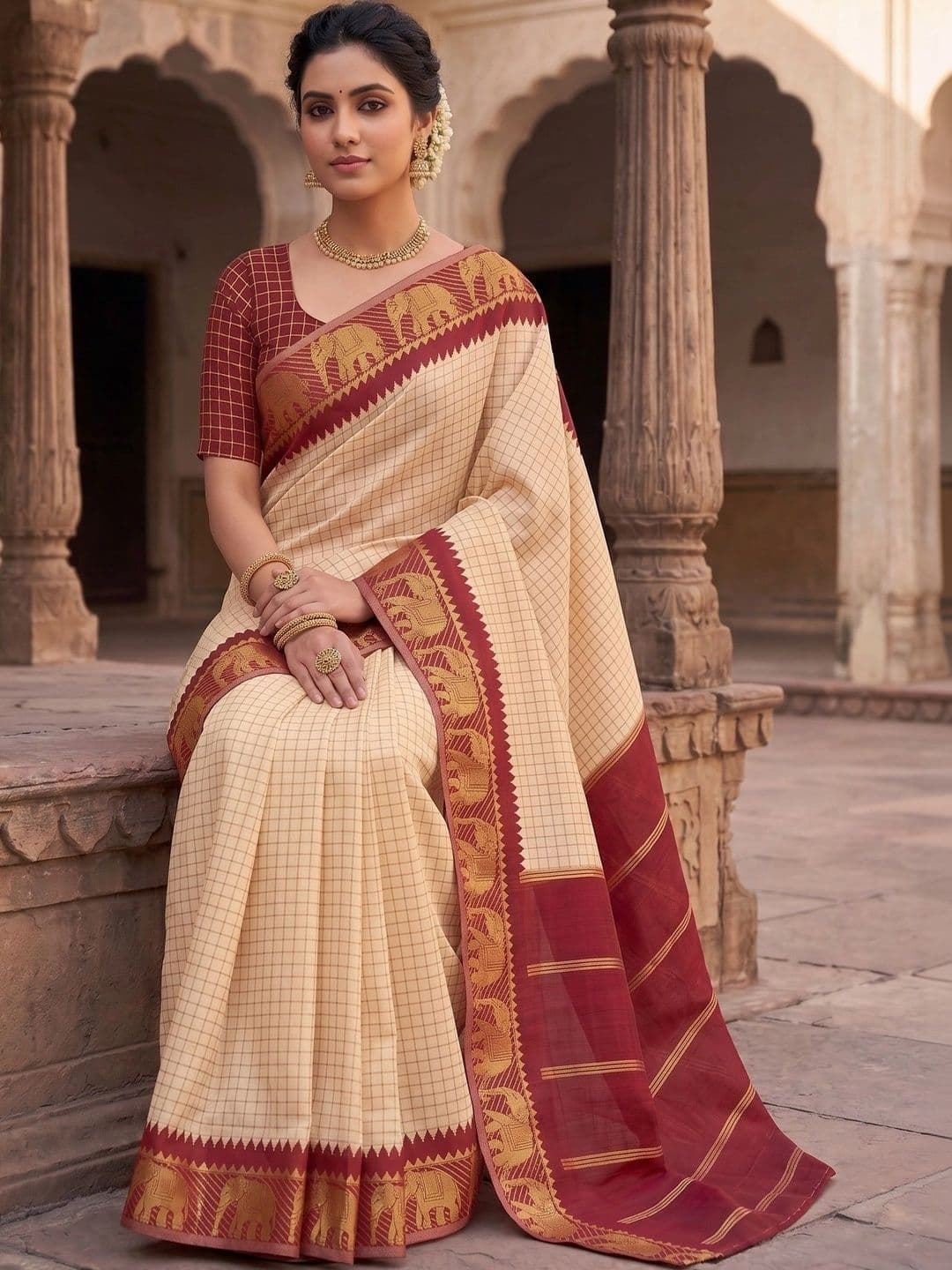 clotheva Woven Design Zari Art Silk Banarasi Saree thumbnail 5