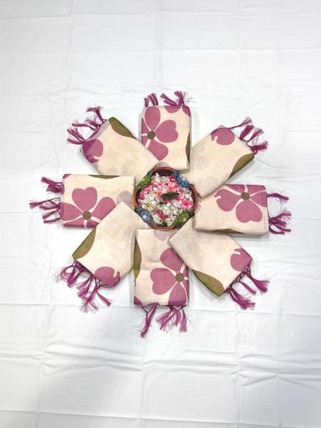 Vmdesigns Floral Zari Linen Blend Saree thumbnail 4