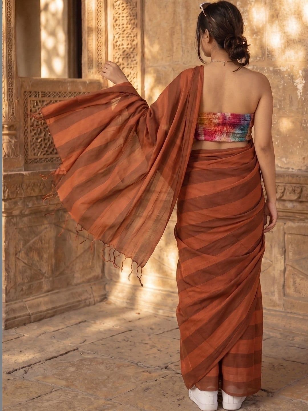 AAVEE Striped Zari Linen Blend Saree thumbnail 3