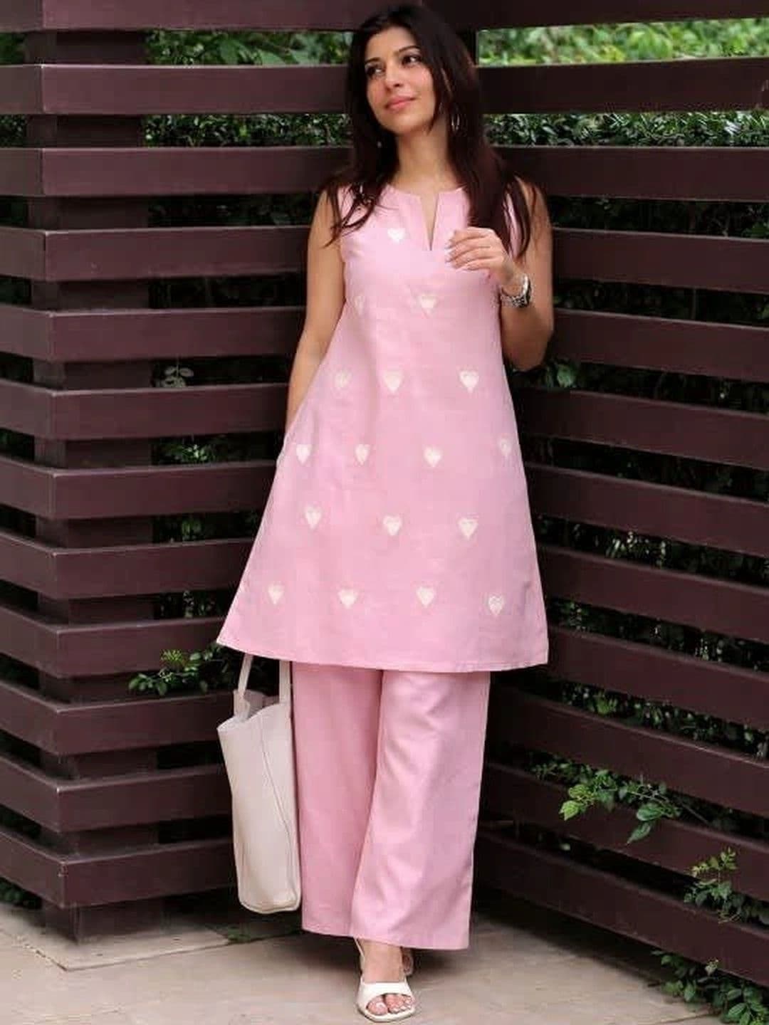 THEOMFAB Women Embroidered Regular Thread Work Kurta with Palazzos - view 1