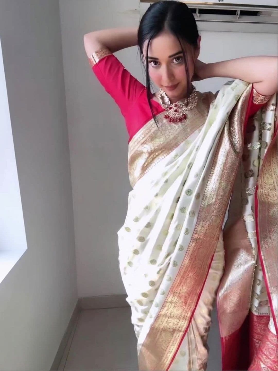 Aman's Impero Woven Design Zari Art Silk Banarasi Saree thumbnail 7