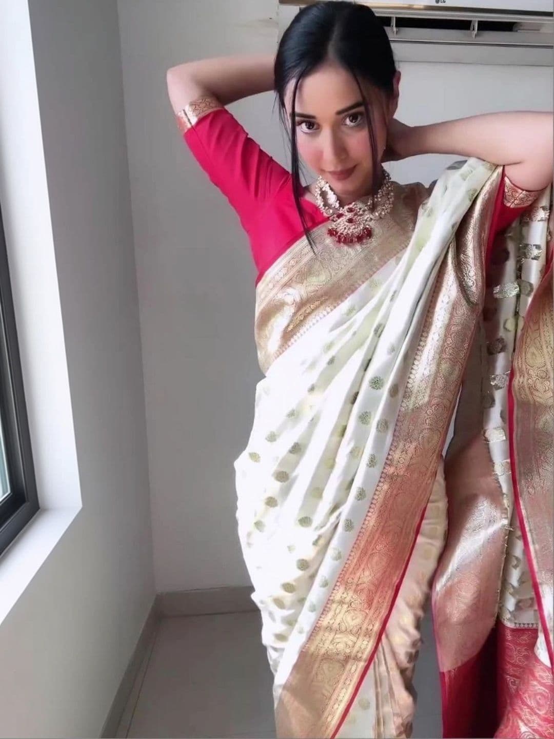 YASHASVI FASHION Woven Design Zari Art Silk Banarasi Saree thumbnail 7
