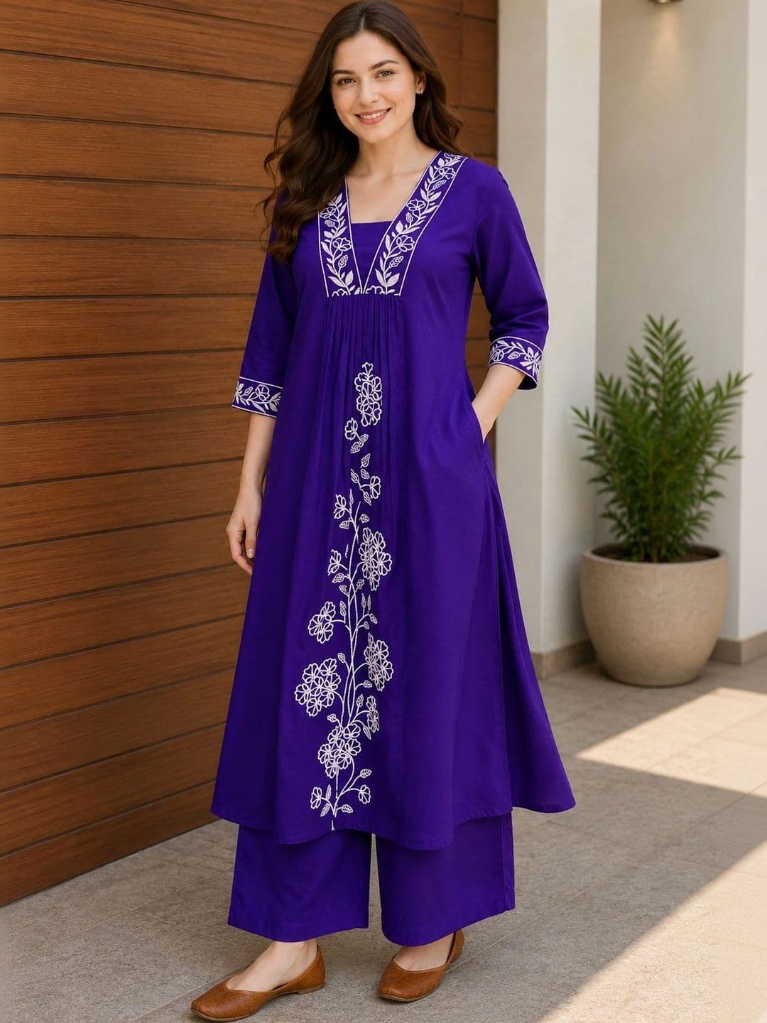 HIVA TRENDZ Women Floral Embroidered Empire Thread Work Kurta with Palazzos - view 1