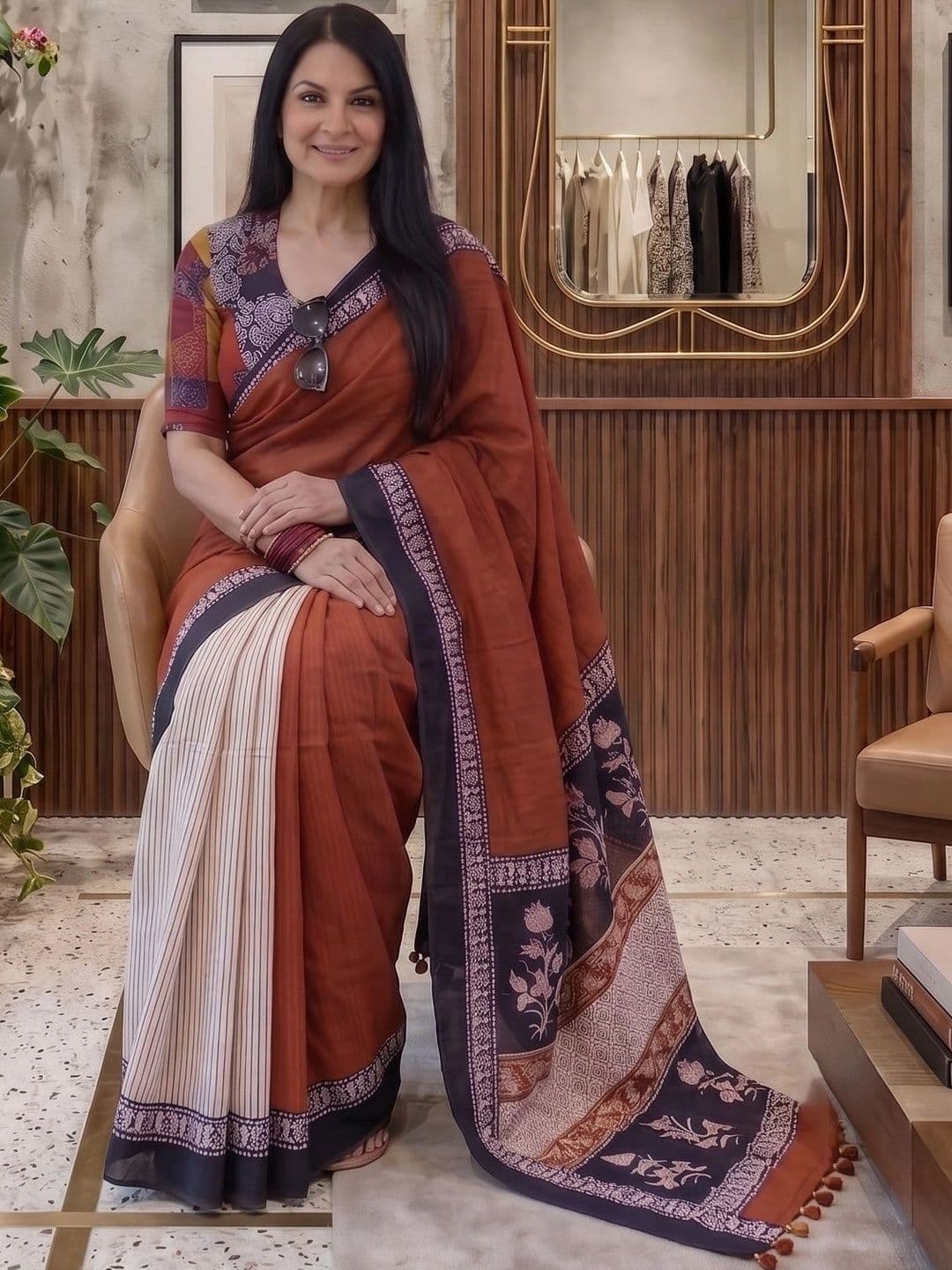 JUICE BEAUTY Floral Zari Linen Blend Saree thumbnail 2