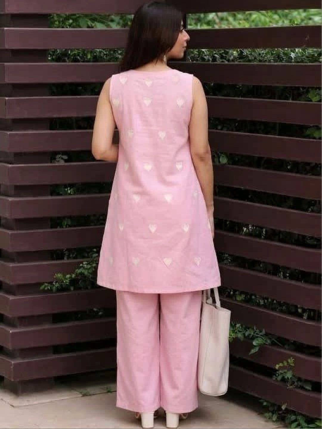 THEOMFAB Women Embroidered Regular Thread Work Kurta with Palazzos thumbnail 5