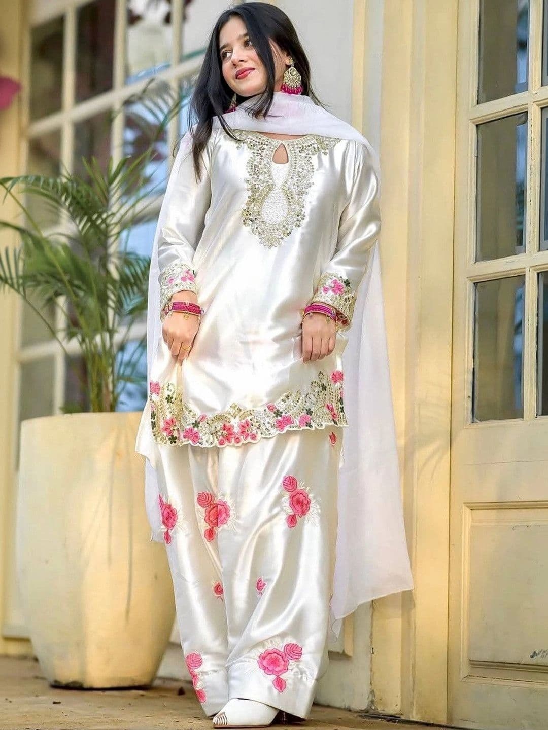 SUPPAR SLEAVE Women Floral Embroidered Regular Silk Crepe Kurta with Patiala & With Dupatta - view 1