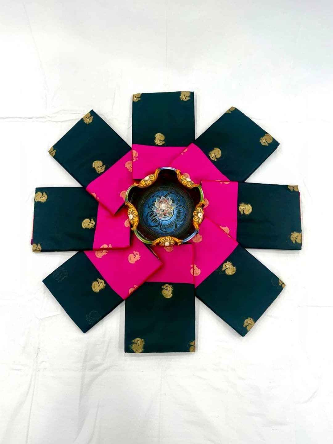Zimzims Woven Design Zari Art Silk Banarasi Saree thumbnail 5