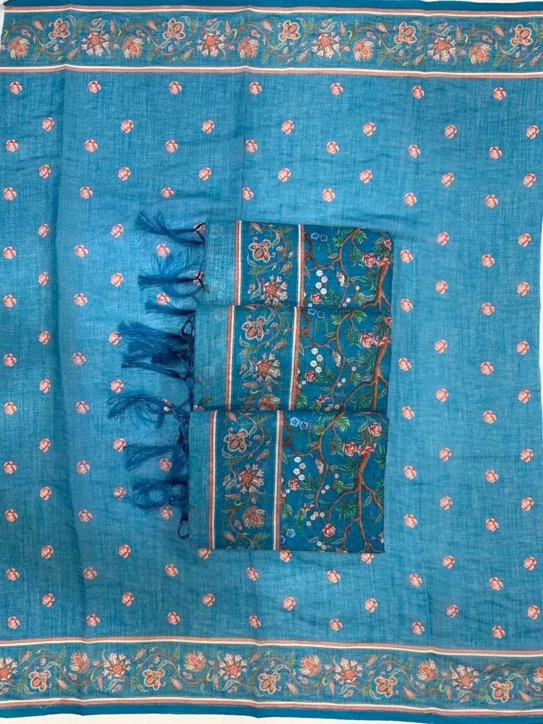 YASHASVI FASHION Floral Zari Linen Blend Saree thumbnail 4
