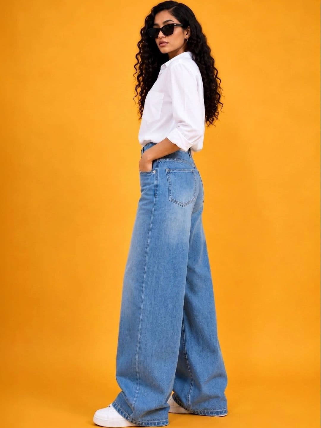 zayla Women Jean High-Rise Light Fade Jeans thumbnail 4