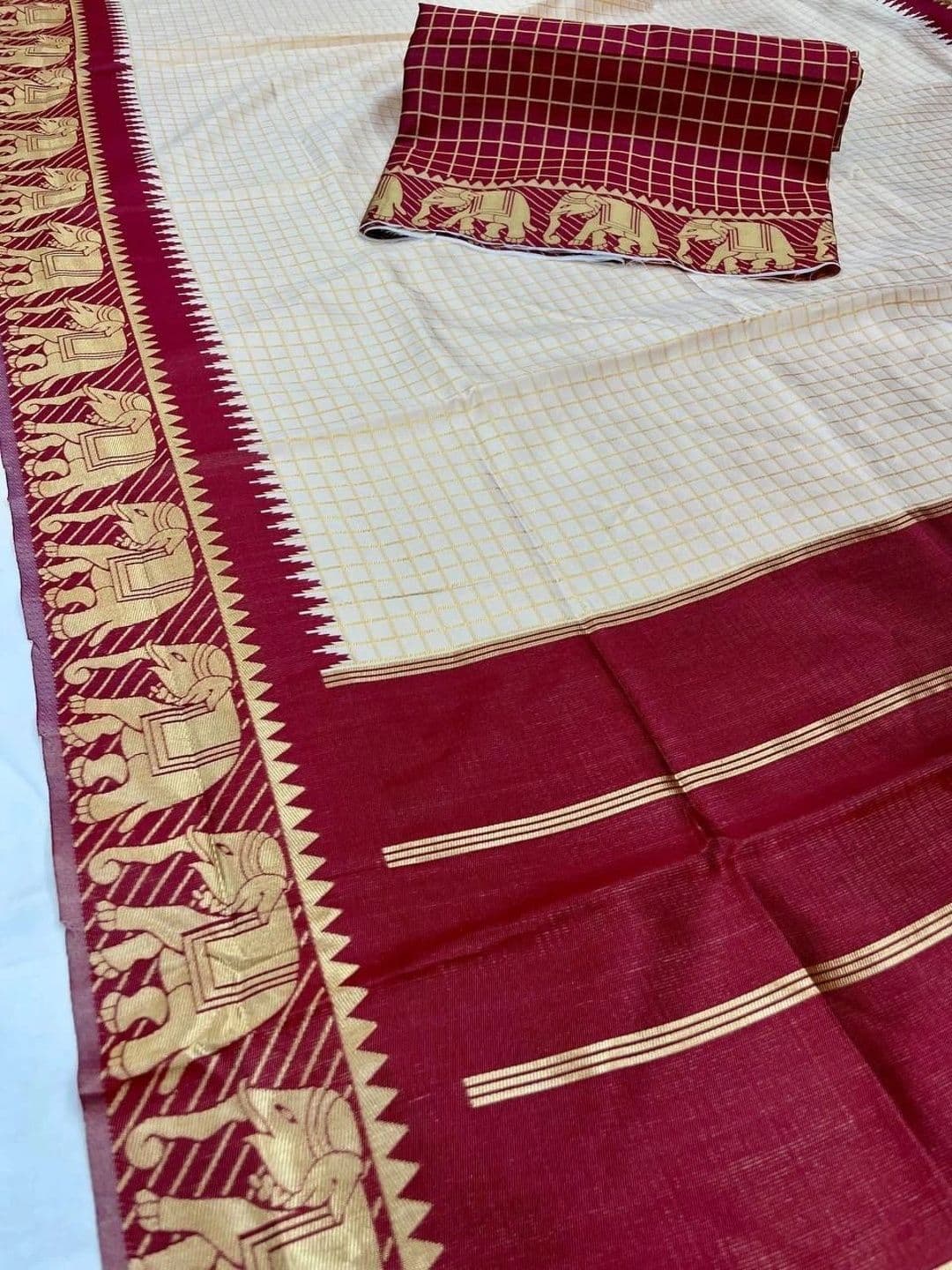 Vidula Fashion Woven Design Zari Art Silk Banarasi Saree thumbnail 3