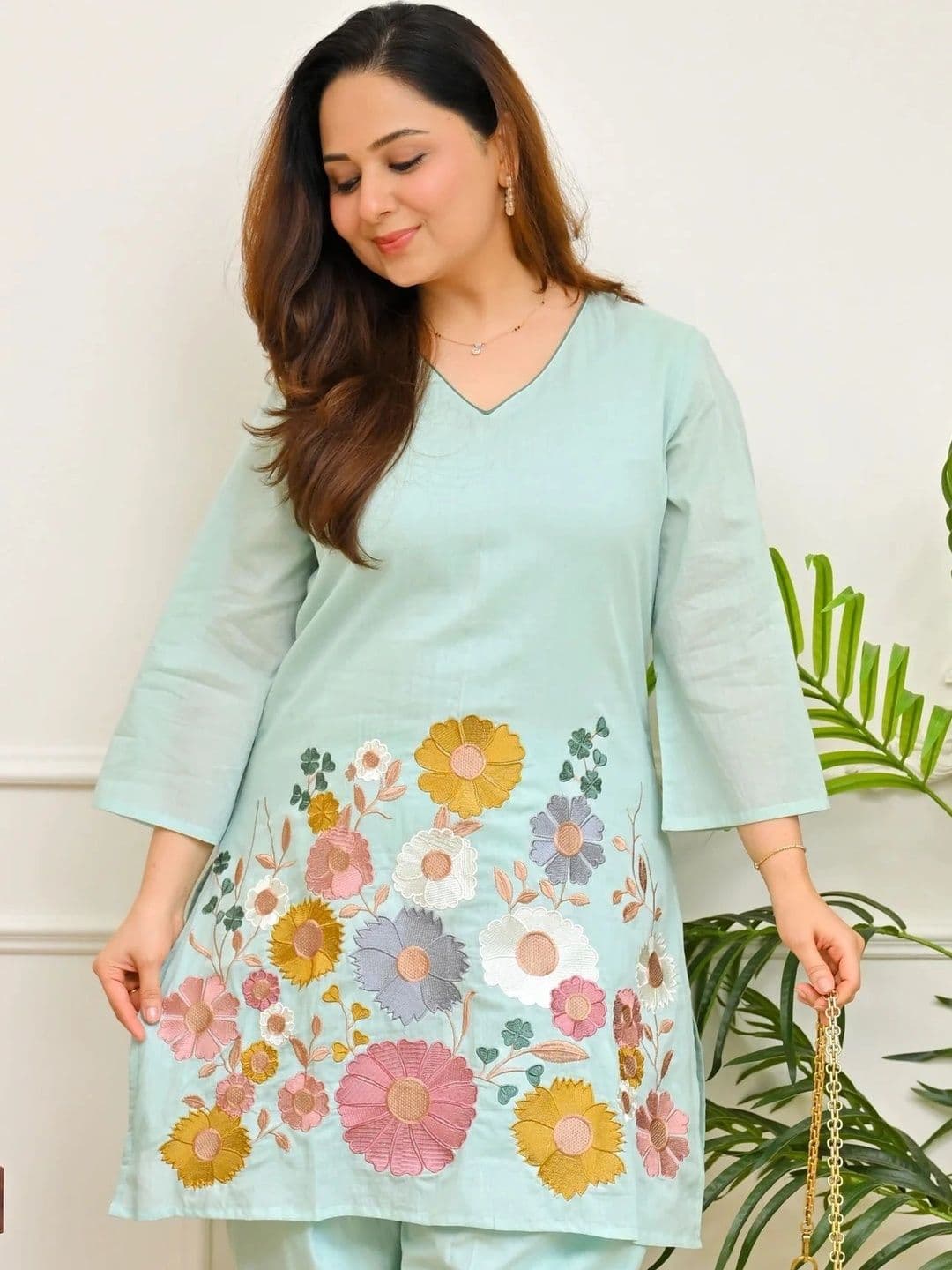 Sangria Women Floral Embroidered Regular Thread Work Pure Cotton Kurta with Patiala thumbnail 4