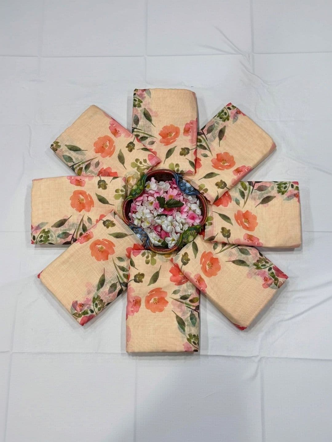 Vmdesigns Floral Zari Linen Blend Saree thumbnail 7