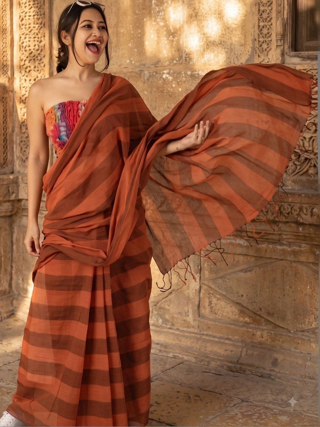 Aaishvyapparels Striped Zari Linen Blend Saree thumbnail 3