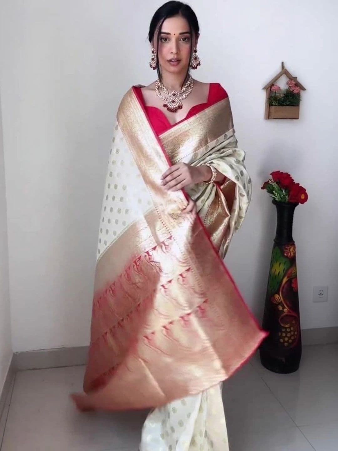 YASHASVI FASHION Woven Design Zari Art Silk Banarasi Saree thumbnail 6