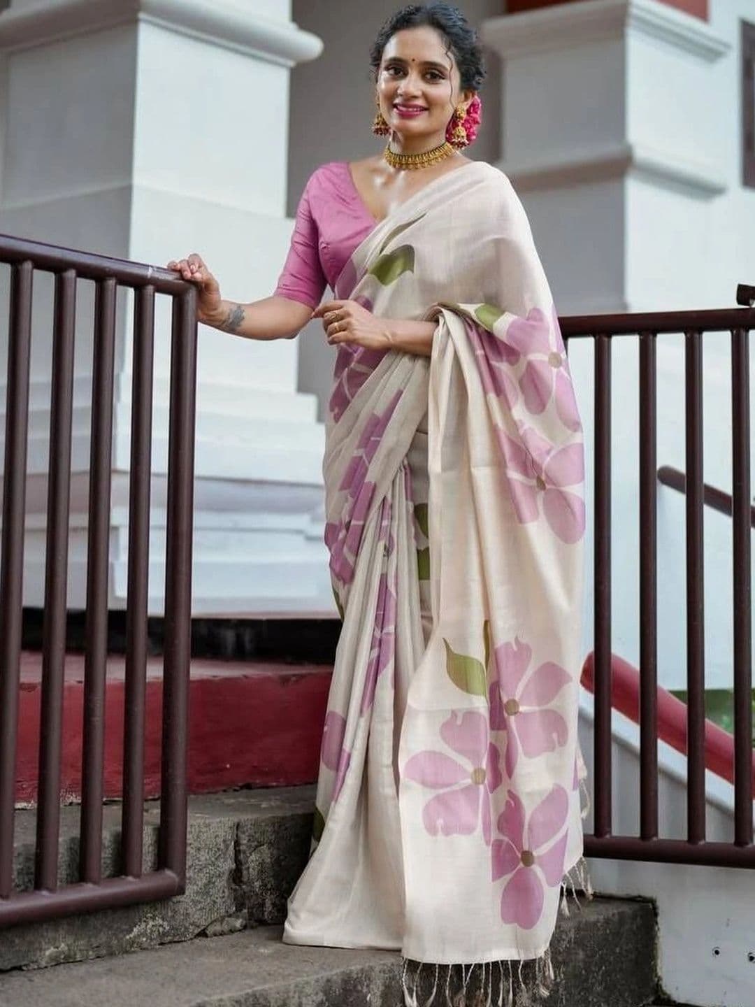 AdoreeStitch Floral Zari Linen Blend Saree - view 1