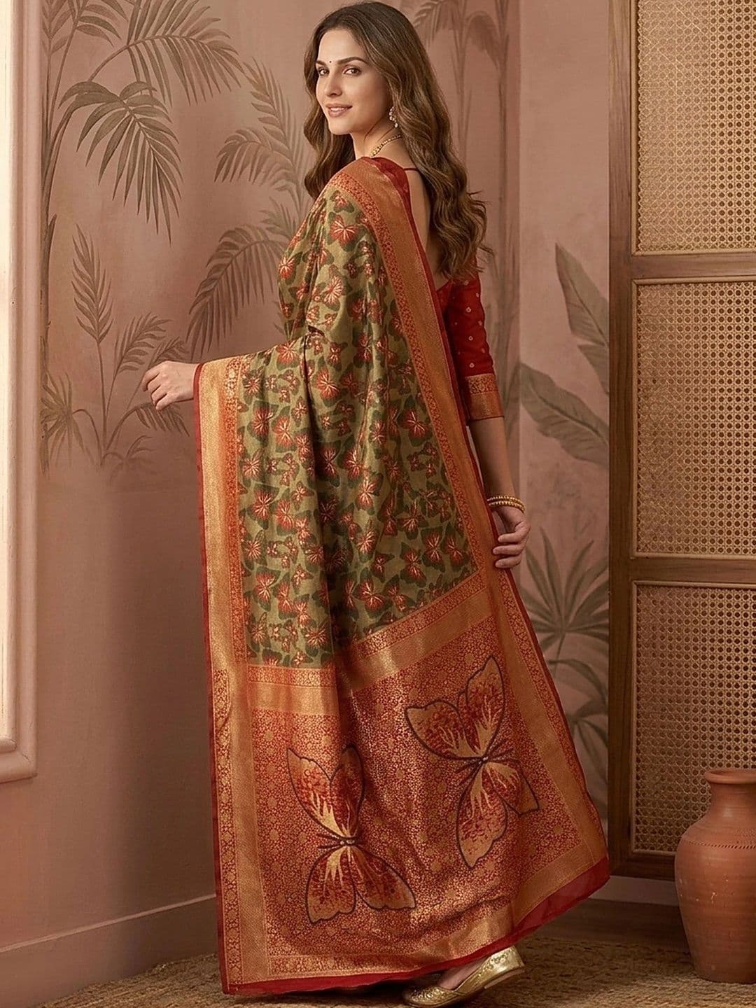 Sangria Floral Zari Silk Blend Saree thumbnail 4